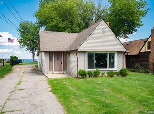 38722 Lakeshore Dr, Harrison Township, MI 48045