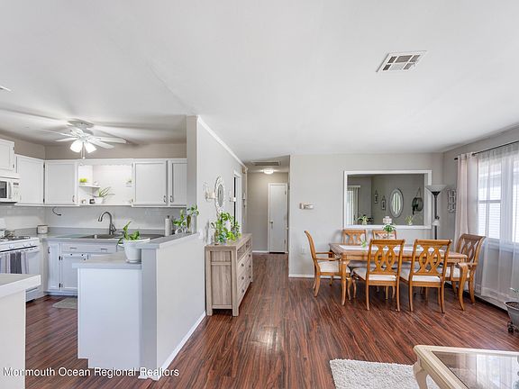 3rd image of 19 Lumsden St