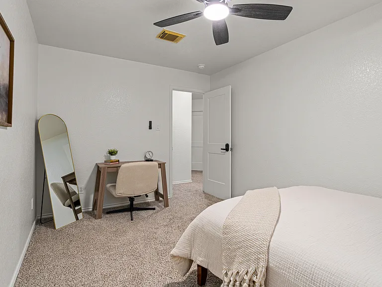 Bedroom 8 
Queen Bed
Workspace
2- Drawer Nightstand
Full Length Mirror
Walk In Closet