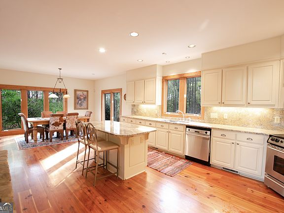 3rd image of 4000 Booth Rd NE