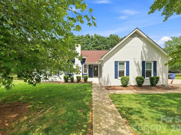 106 Webbed Foot Rd, Mooresville, NC 28117