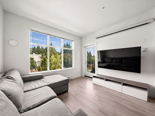 828 Gauthier Ave #312, Coquitlam, BC V3K 0E9