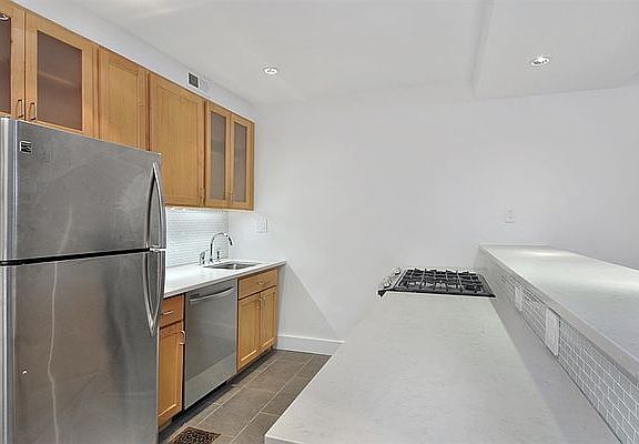 4th image of 383 Grand Ave #G