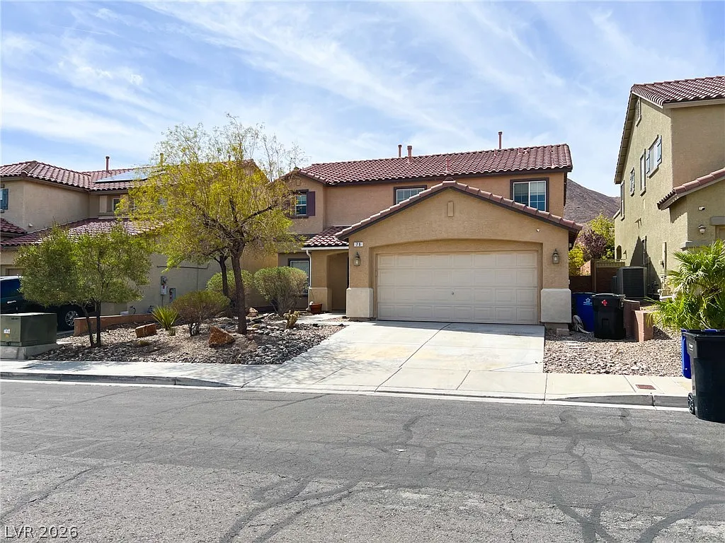 3 bed, 2.5 bath, 2246 sqft, $2,314 — Photo 2