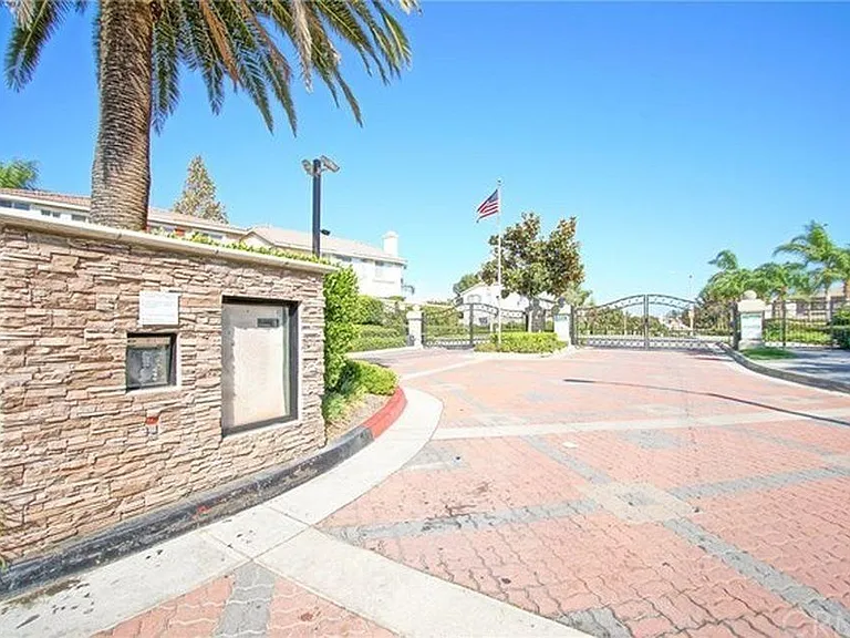 7350 Legacy Pl — Photo 2