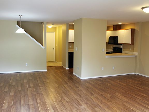 4th image of 4916 43rd Ln SE