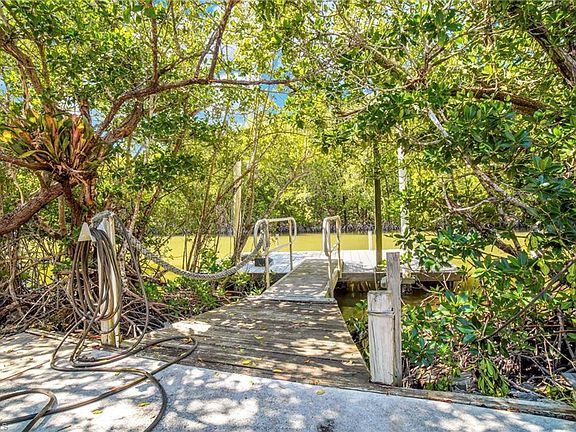 4th image of 33 Plantation DR