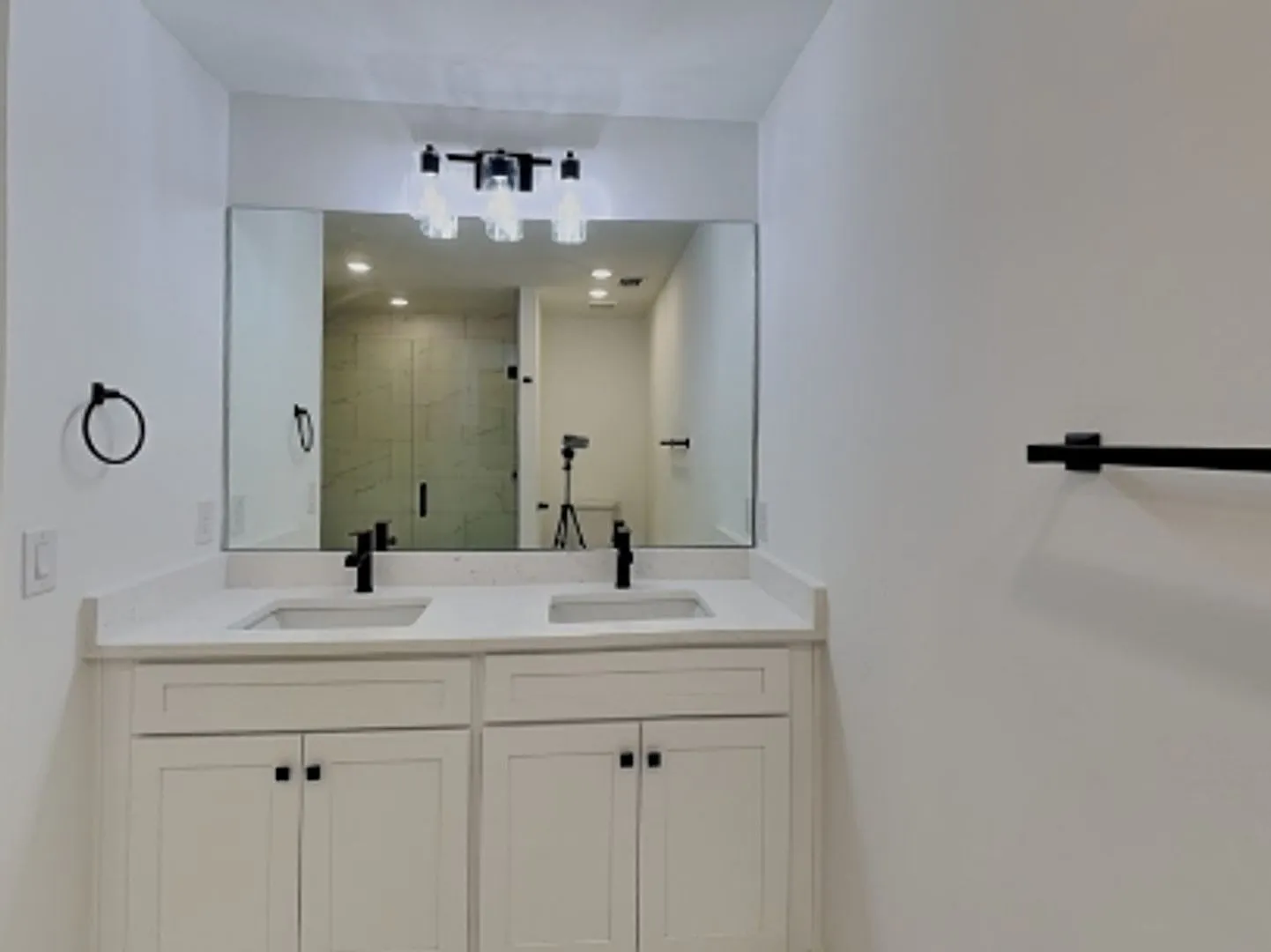4 bed, 3.0 bath, 1683 sqft, $2,200 — Photo 4