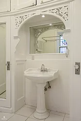 Rented by Dixon Advisory USA Inc.