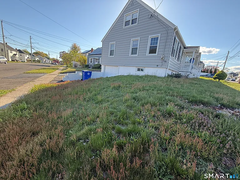 11 Colony St — Photo 6