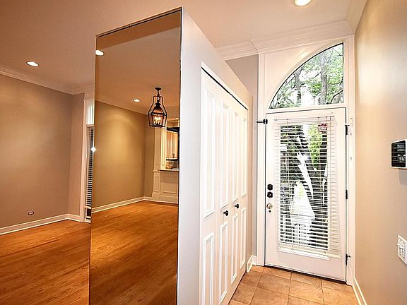 4th image of 1047 W Lill Ave #1047
