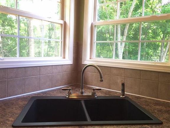 4th image of 1206 Lakeview Dr