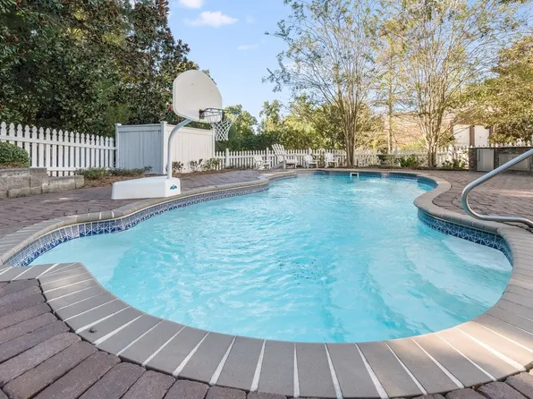 494 Founders Park Dr E, Hoover, AL 35226