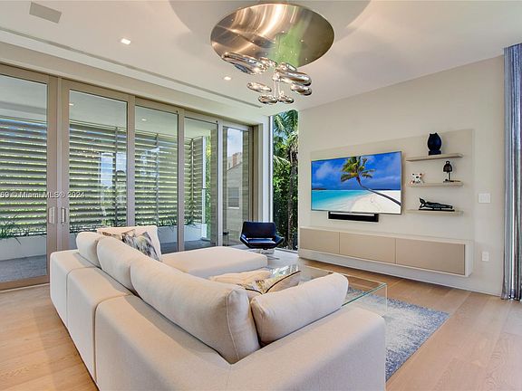 5th image of 311 Meridian Ave #301