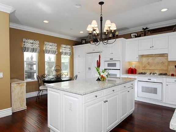 Beautiful Gourmet Kitchen