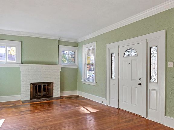 3rd image of 3108 Cherry Ave