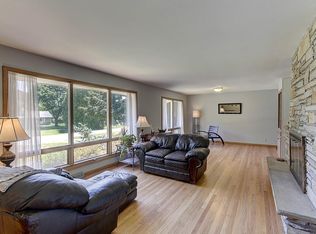 18020 Ashlea Dr, Brookfield, WI 53045