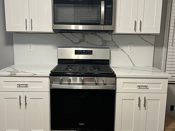 4th image of 2299 Saratoga Dr