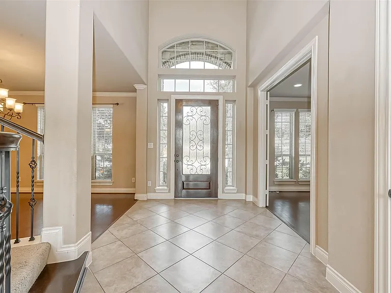 27415 Blinkwood Park — Photo 2