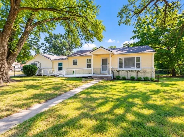 4204 S Bartlow Dr, Wichita, KS 67217