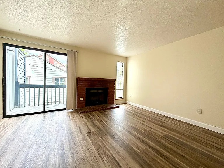 0152-01D - Elm Tree Garden Apartments D — Photo 7
