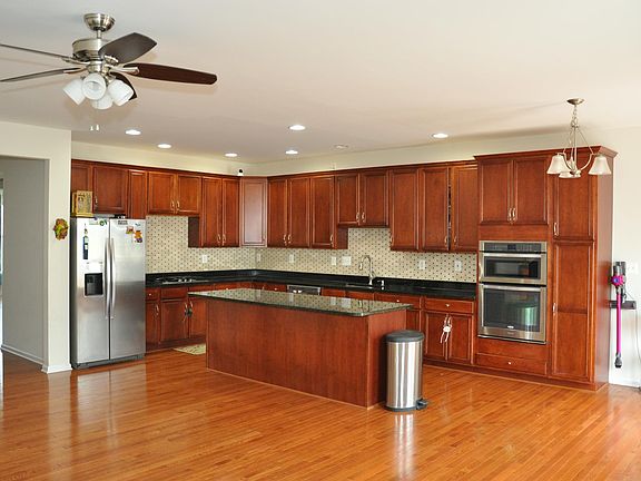 5th image of 23258 Hanworth St
