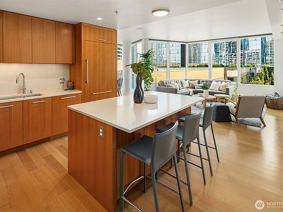 3rd image of 500 106th Avenue NE #905