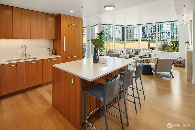 3rd image of 500 106th Avenue NE #905