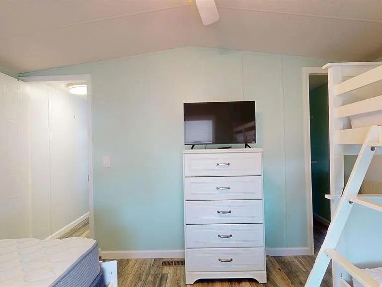 10728 Poplar St NE — Photo 34