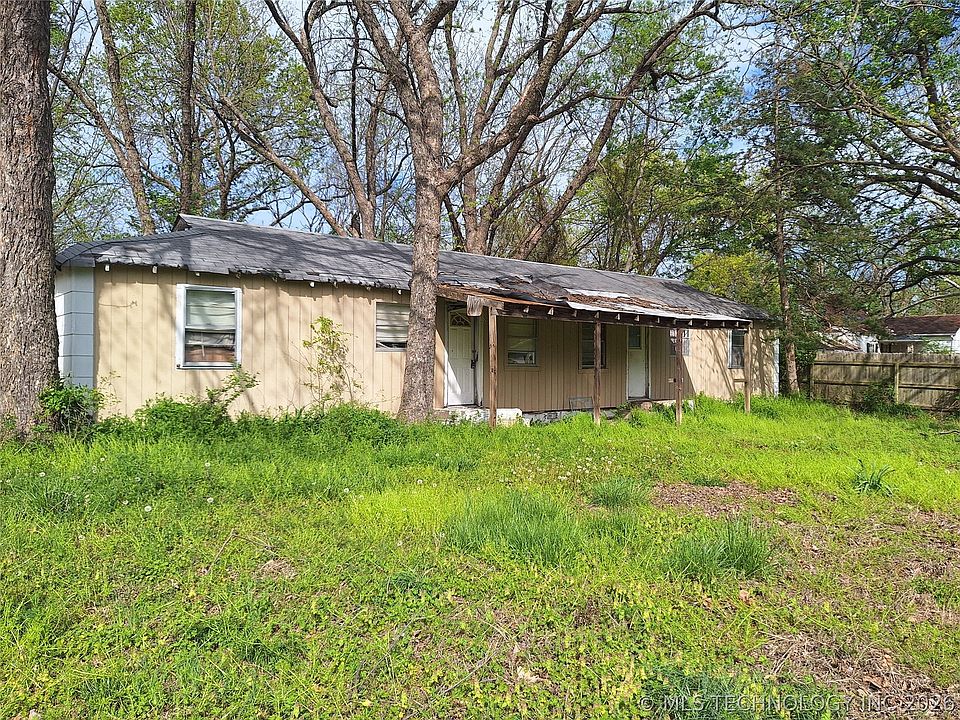 1st image of 421 W 8th St