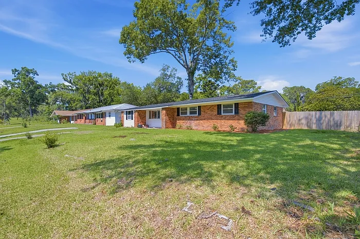4 bed, 2.0 bath, $2,000 — Photo 2