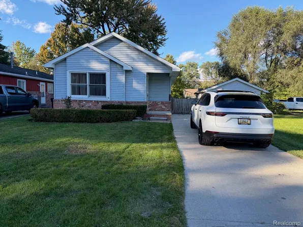 8315 Nancy Ave, Shelby Township, MI 48317