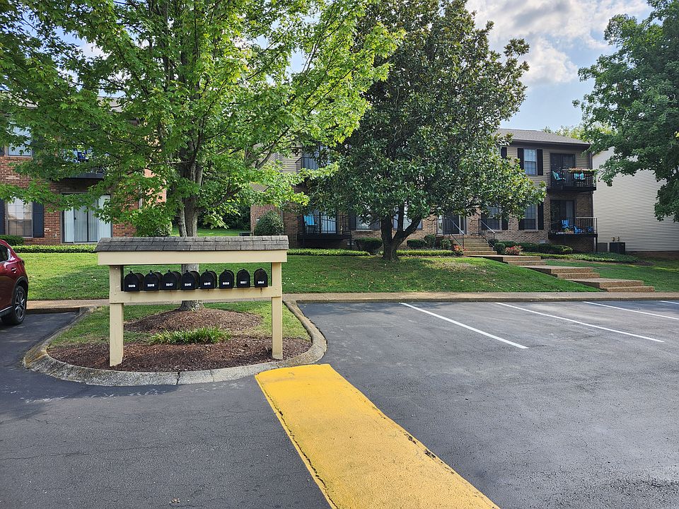 Mailbox station - ample parking