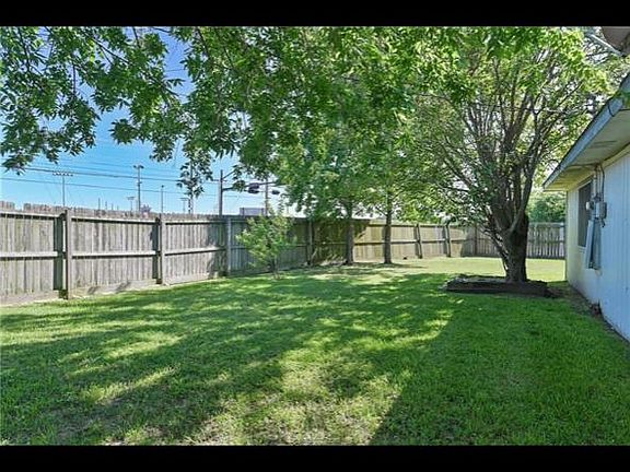 3rd image of 1100 Buttercup Cir