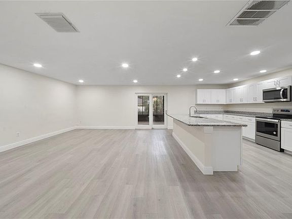 4th image of 2662 Derbyshire Rd