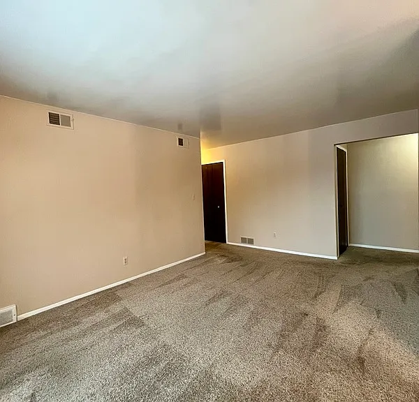 939 James St #12 — Photo 9