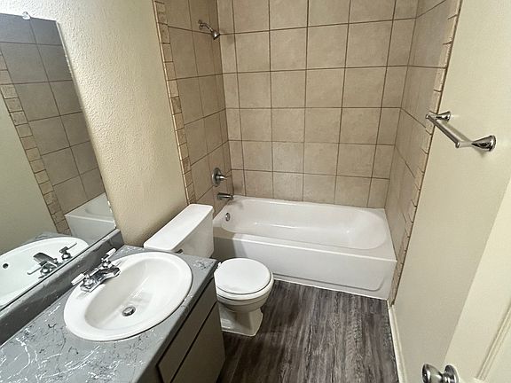 4th image of 405 Summer Ct #B