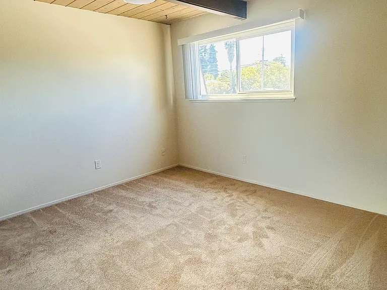26003 Gading Rd #25971 — Photo 4