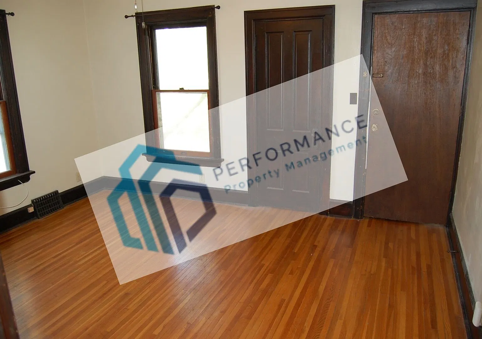 Cozy 2nd floor apt in Near South! — Photo 4