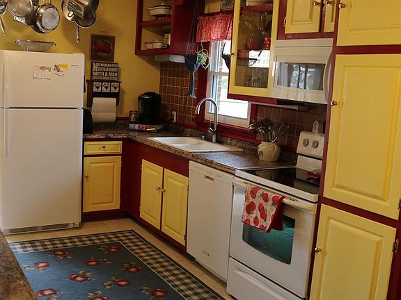 3rd image of 2175 Woodcrest Dr
