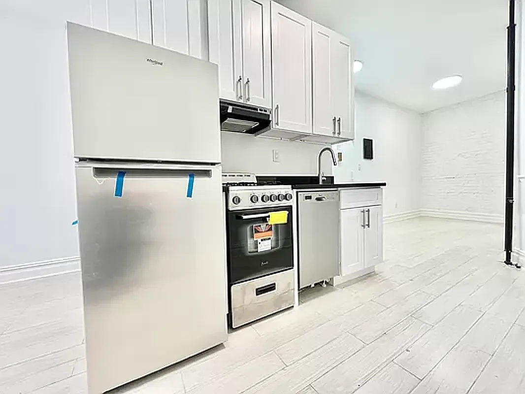 229 East 10th Street — Photo 1