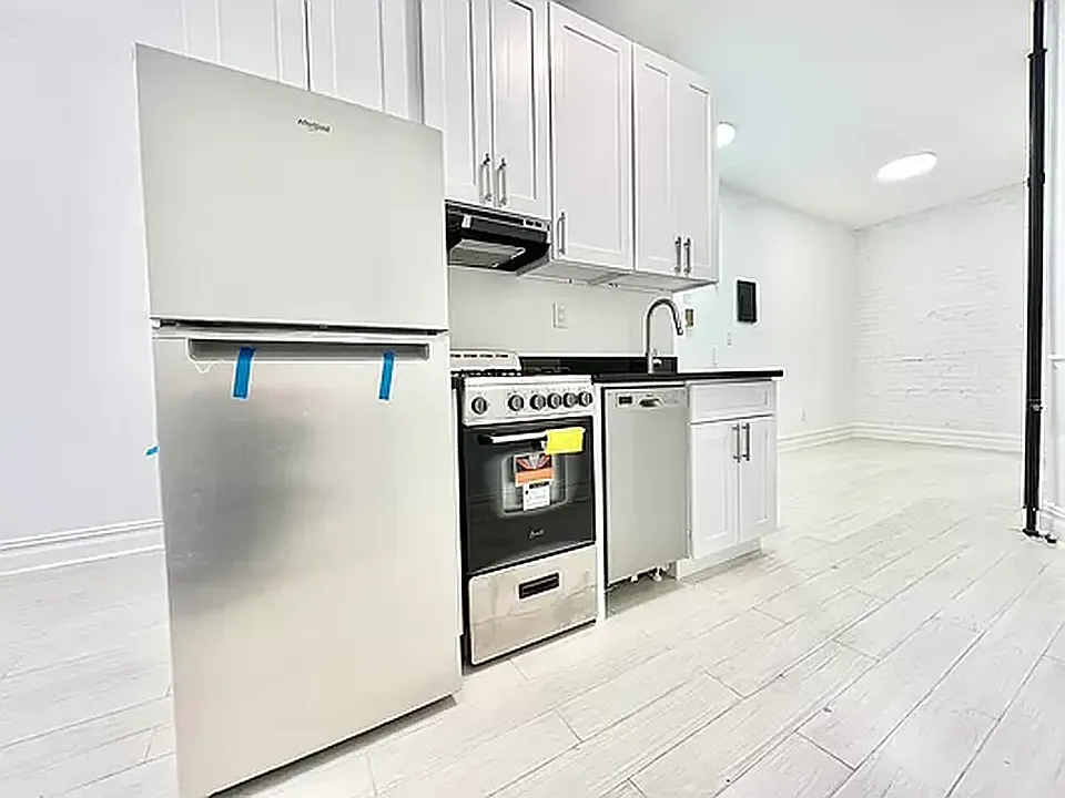 229 E 10th St #8