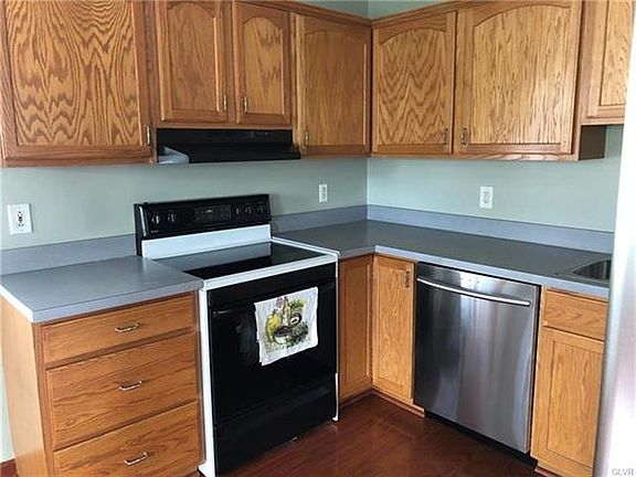 4th image of 3707 Greenway St