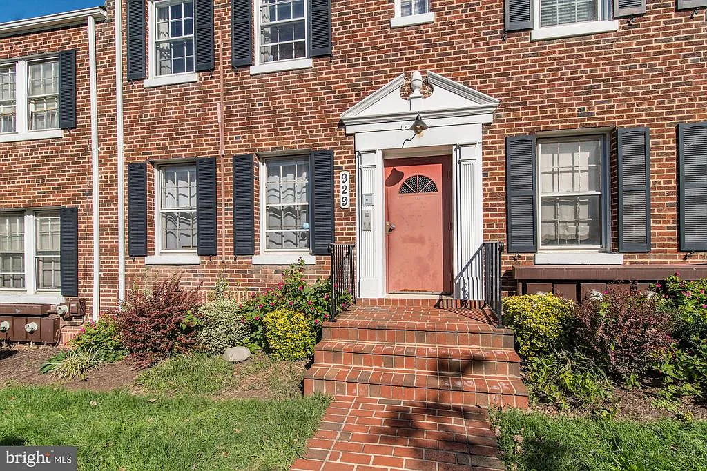 929 Randolph St NW APT C photo 1