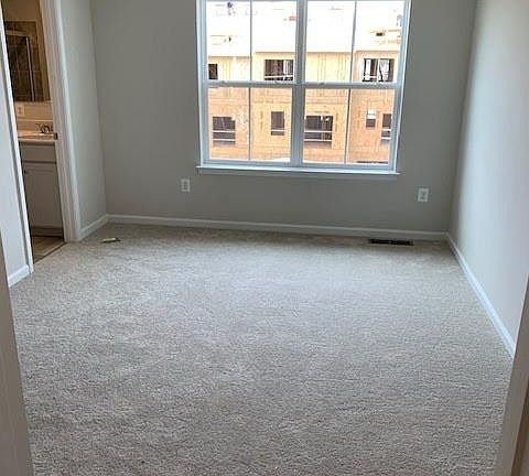 5th image of 270 Swan Field Ave