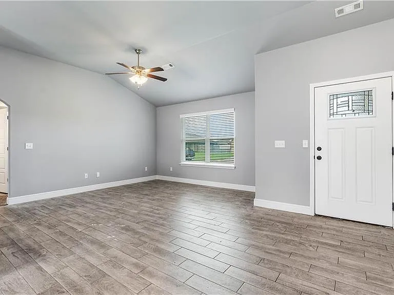 200 Post Oak Ave — Photo 2