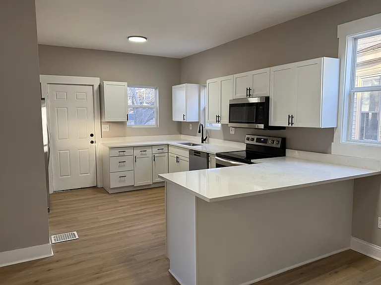 4290 Verne Ave #1 — Photo 5