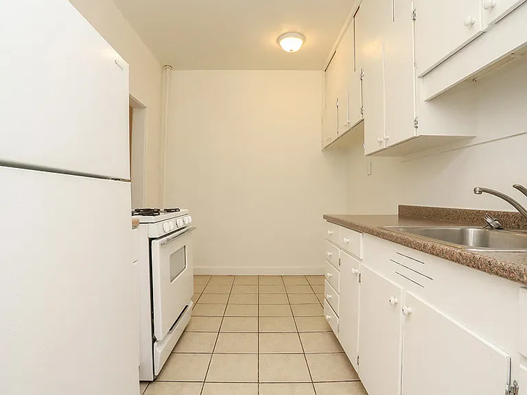 945 N Marion St — Photo 15