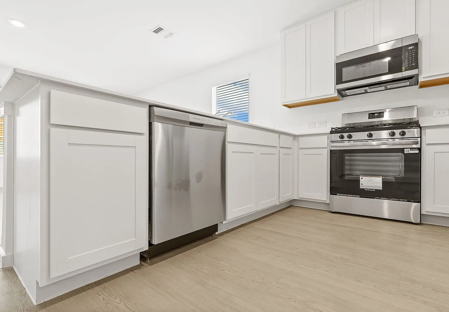 4 bed, 1707 sqft, $1,825 — Photo 4