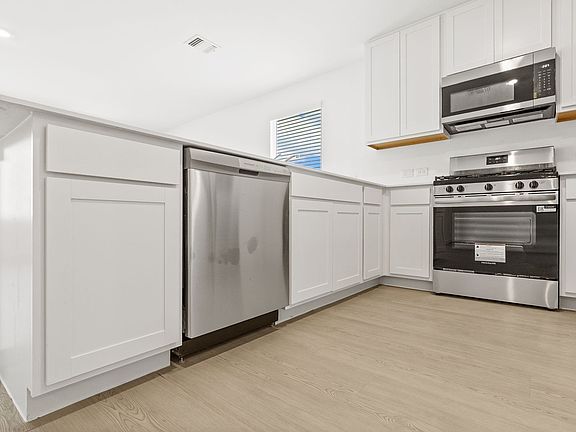 4th image of 210 Hidden Meadows Dr
